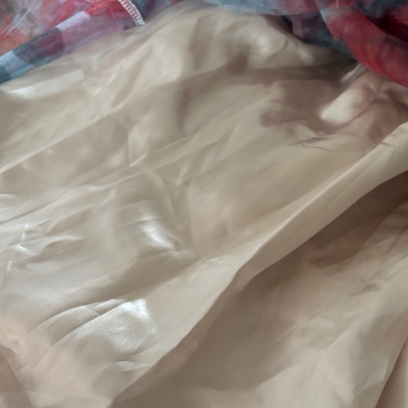 Beautiful dress - Picture 4 of 6